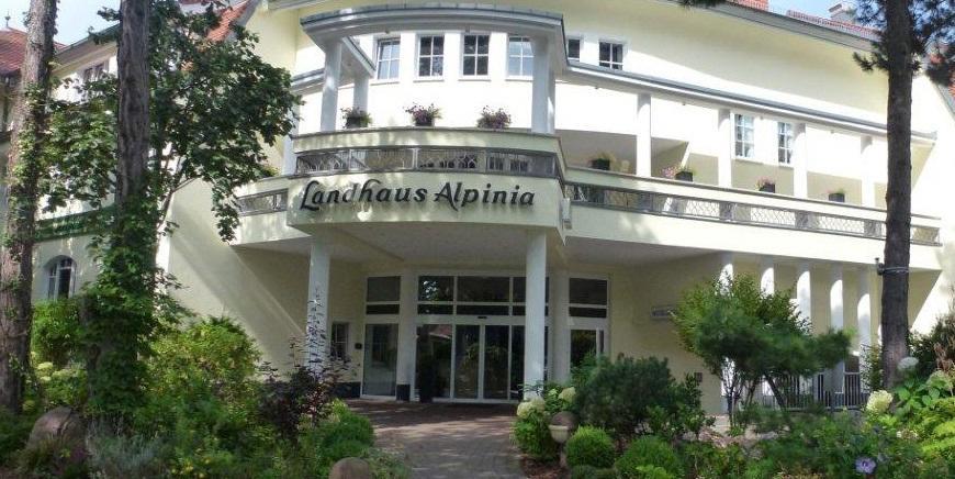 Landhaus Alpinia Hotel Берлин Екстериор снимка